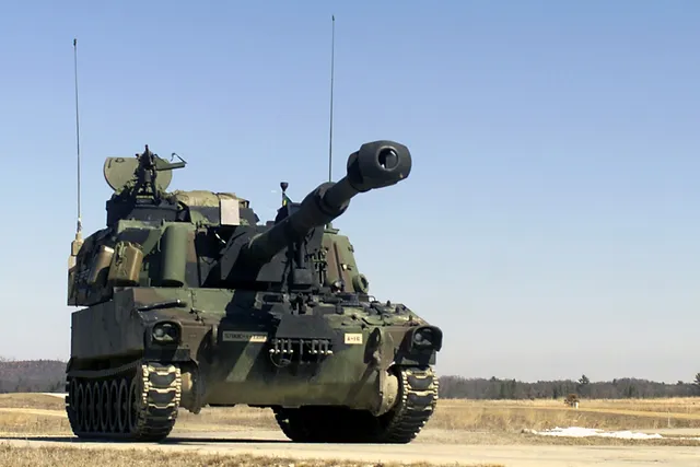 M109A6 Paladin, 155 mm tracked self-propelled howitzer, Artillery - view 2