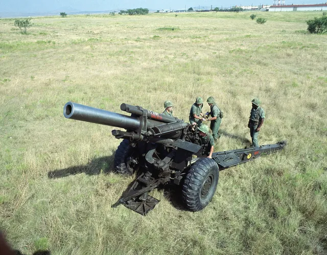 M114 155 mm Howitzer, 155 mm towed field howitzer, Artillery - view 2