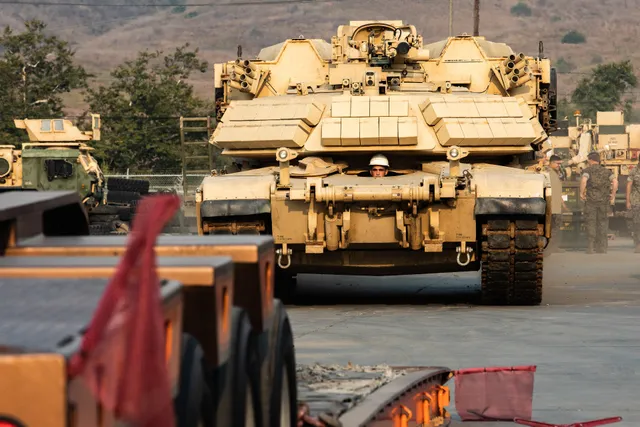 M1150 Assault Breacher Vehicle, Armored combat-engineering breaching vehicle, Support Equipment - view 2