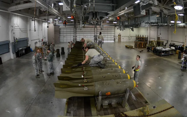 M117 750-pound unguided bomb, 750-pound unguided general-purpose bomb, Munitions - view 2
