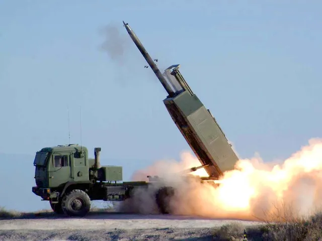 M142 HIMARS, Wheeled multiple rocket launcher and tactical missile launcher, Artillery - view 2