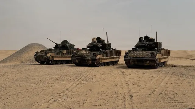 M242 Bushmaster, 25 mm chain gun autocannon, Armored Vehicles - view 2