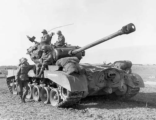 M26 Pershing, Heavy tank at introduction; later reclassified as a medium tank, Tanks - view 3