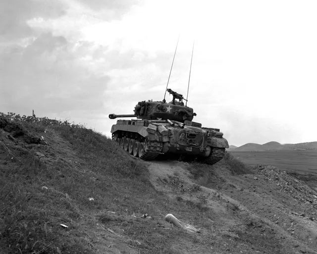 M26 Pershing, Heavy tank at introduction; later reclassified as a medium tank, Tanks - view 1
