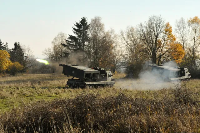 M270 MLRS, Tracked multiple launch rocket system, Artillery - view 3