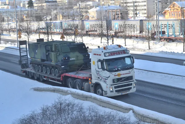 M270 MLRS, Tracked multiple launch rocket system, Artillery - view 2