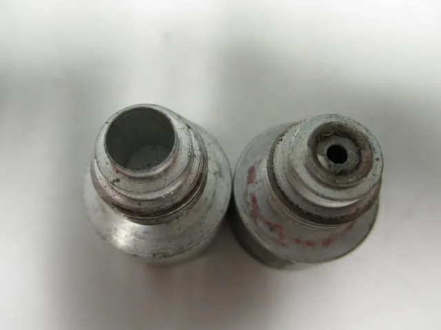 M825A1 155 mm White-Phosphorus Smoke Projectile, 155 mm white-phosphorus smoke projectile, Artillery - view 1