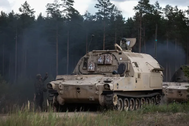 M992A2 FAASV, Tracked field artillery ammunition support vehicle, Support Equipment - view 1
