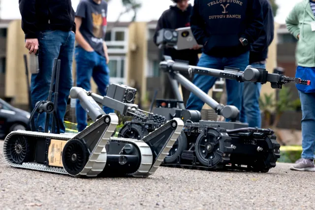 Man-transportable robotic system, Tracked robotic system, Support Equipment - view 1