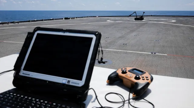 Man-transportable robotic system, Tracked robotic system, Support Equipment - view 2