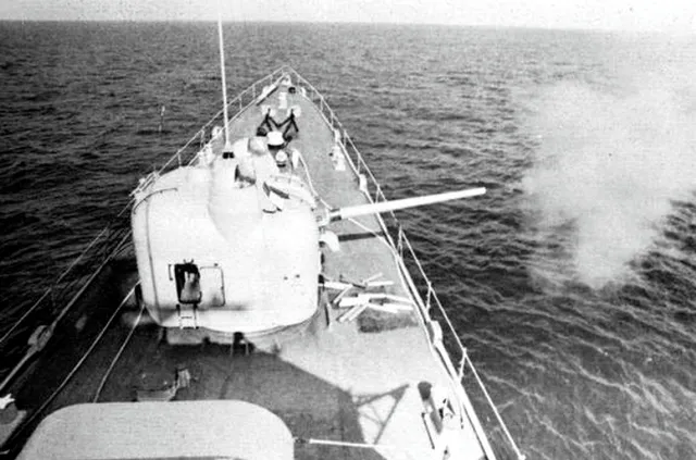 Mark 42 5-inch naval gun, 127 mm dual-purpose naval gun mount, Artillery - view 1