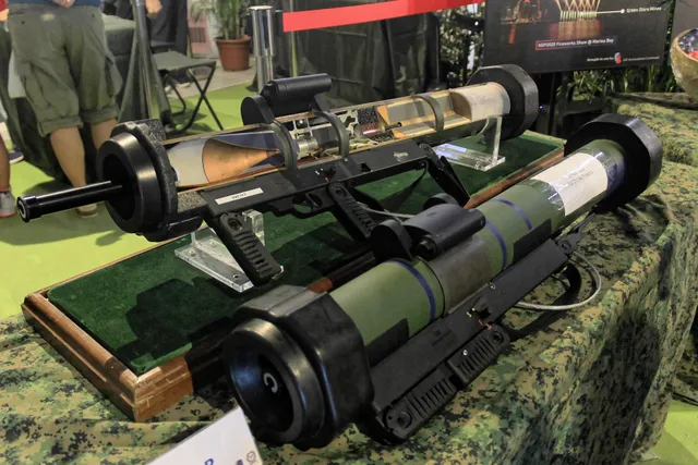 MATADOR, Disposable shoulder-fired anti-armor recoilless weapon, Infantry Weapons - view 1
