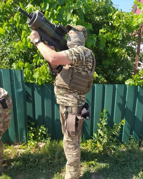 MATADOR, Disposable shoulder-fired anti-armor recoilless weapon, Infantry Weapons