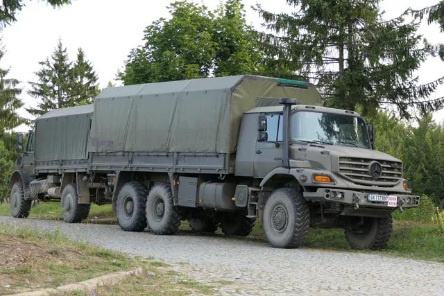 Mercedes-Benz Zetros, High-mobility military logistics truck, Support Equipment - view 2