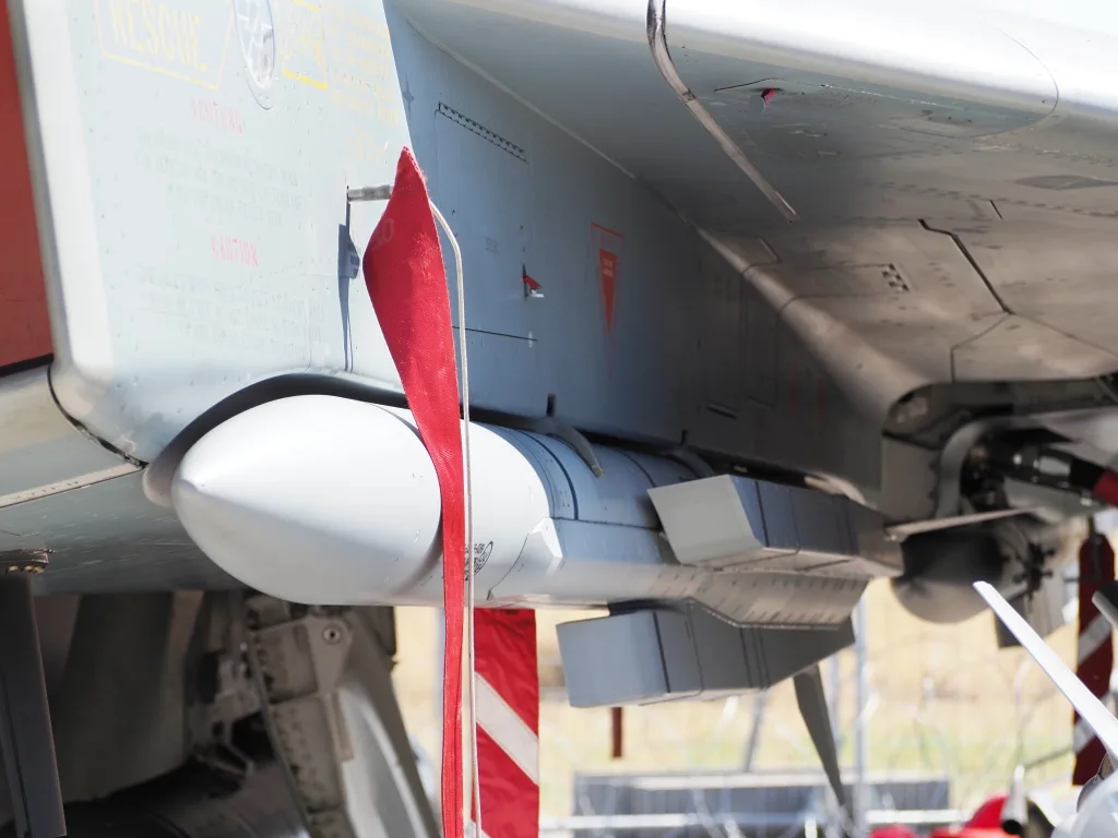 Meteor, Beyond-visual-range air-to-air missile, Munitions