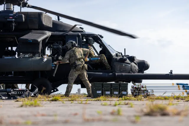 MH-60L Direct Action Penetrator, Special operations gunship helicopter, Aircraft & UAVs - view 2