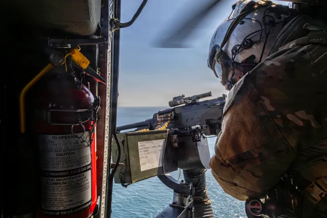 MH-60S Sea Hawk helicopter, Multi-mission maritime helicopter, Aircraft & UAVs - view 3