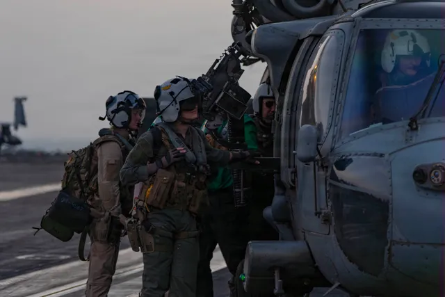 MH-60S Sea Hawk helicopter, Multi-mission maritime helicopter, Aircraft & UAVs - view 2