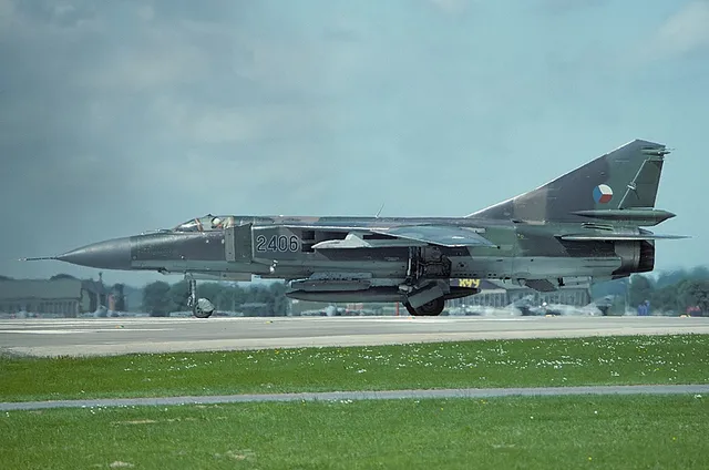 MiG-23, Variable-sweep fighter and fighter-bomber aircraft, Aircraft & UAVs - view 2