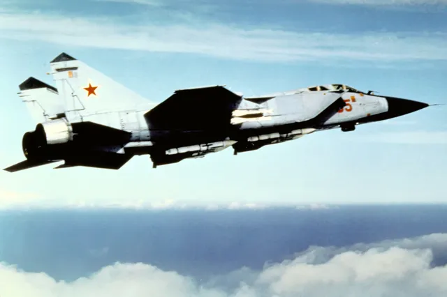 MiG-31, Long-range interceptor with MiG-31K air-launched ballistic missile carrier variant, Aircraft & UAVs - view 1