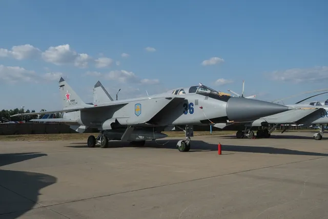 MiG-31, Long-range interceptor with MiG-31K air-launched ballistic missile carrier variant, Aircraft & UAVs - view 2