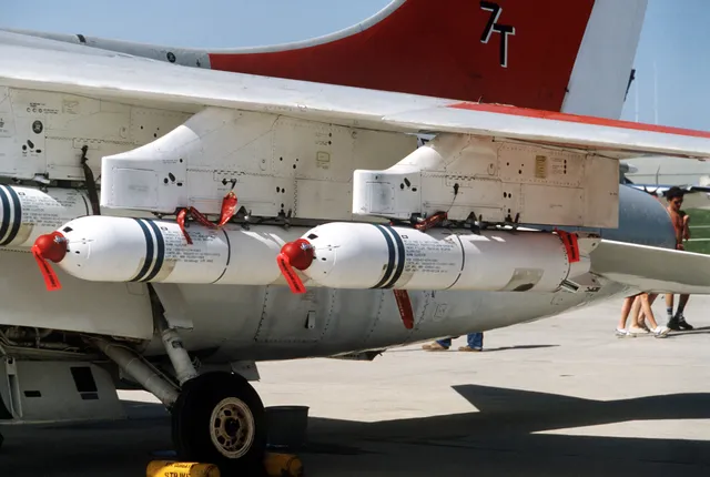 Mk 20 Rockeye II cluster bomb, Air-dropped cluster bomb, Munitions - view 1