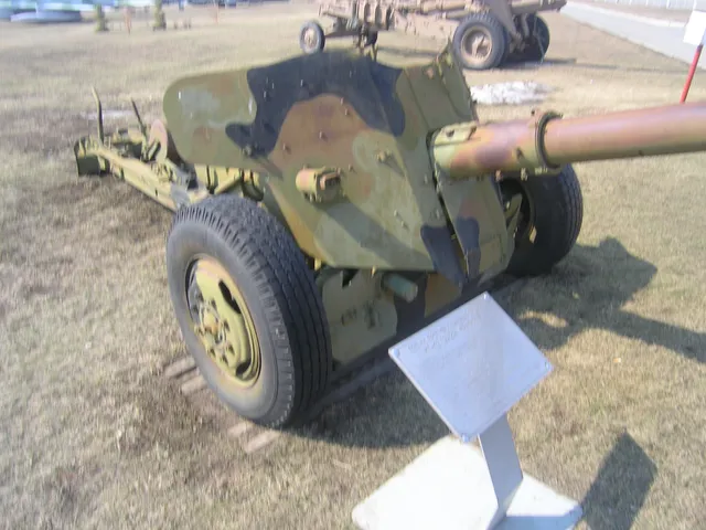 MT-12 Rapira, Towed 100 mm smoothbore anti-tank gun, Artillery - view 2