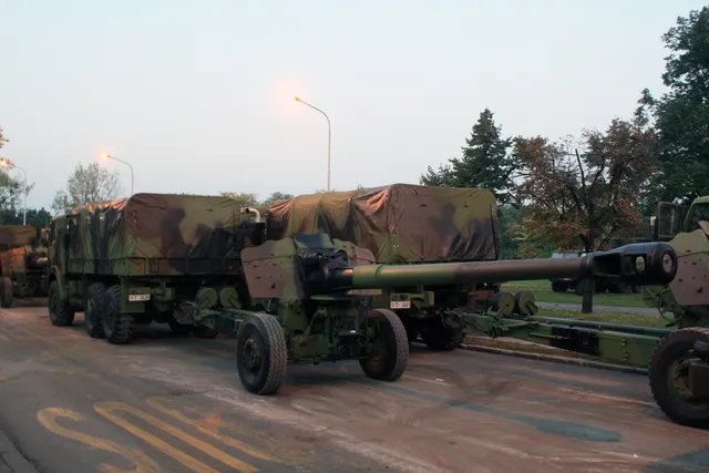 NORA M-84, 152 mm towed gun-howitzer, Artillery - view 2