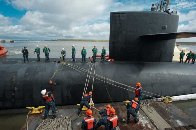 Ohio-class ballistic missile submarine, Nuclear-powered ballistic missile submarine, Naval Systems - view 2