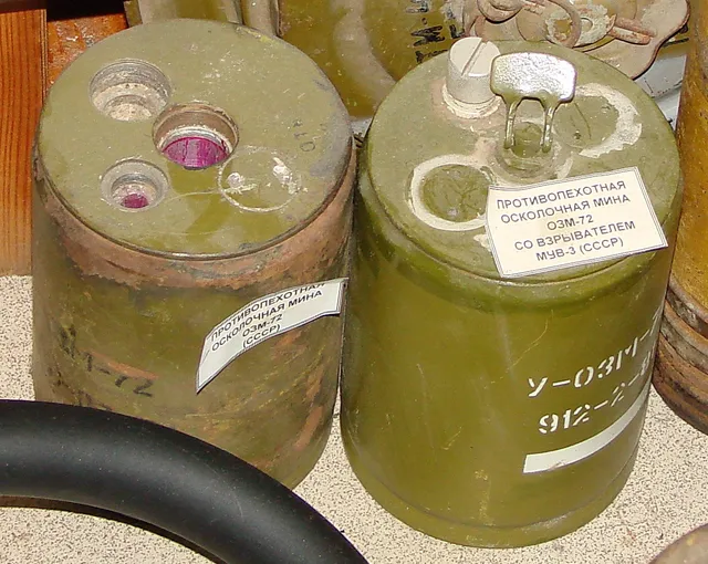 OZM-72, Bounding antipersonnel fragmentation mine, Infantry Weapons - view 1