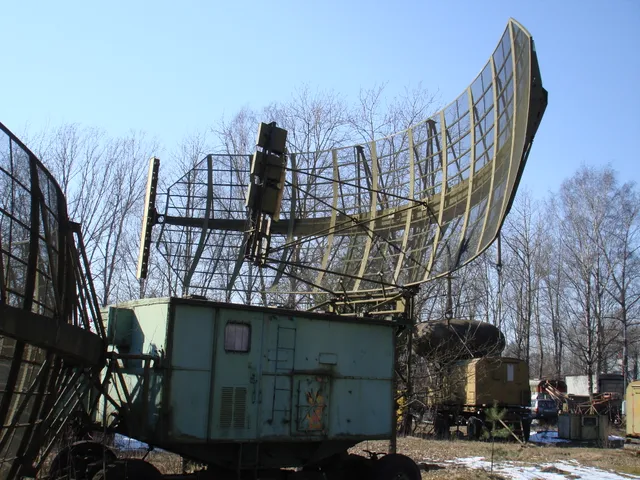 P-35/P-37 Bar Lock radar, Transportable 2D air-surveillance and GCI radar, Electronic Warfare - view 1