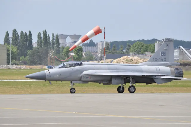 PAC/CAC JF-17 Thunder fighter, Multirole combat aircraft, Aircraft & UAVs - view 3