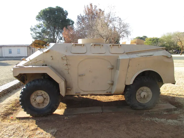 Panhard M3 armored personnel carrier, 4x4 amphibious armored personnel carrier, Armored Vehicles - view 2