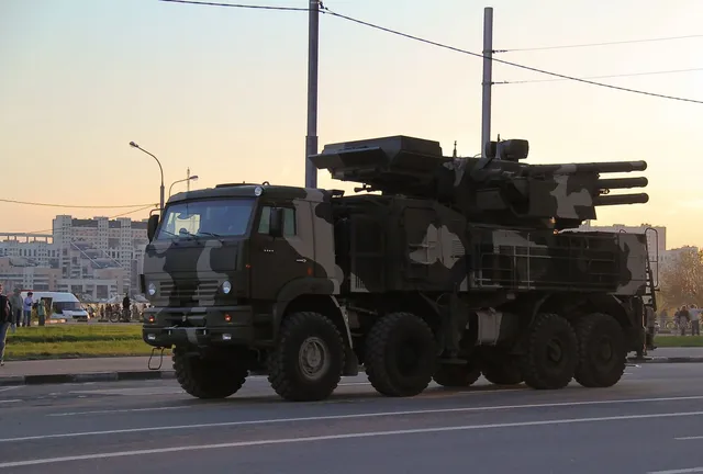 Pantsir-S1, Self-propelled short-range surface-to-air missile and anti-aircraft gun system, Air Defense - view 1