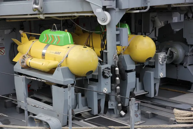 PAP 104, Self-propelled mine-disposal remotely operated vehicle, Support Equipment - view 1