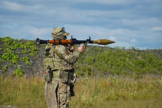 PG-7VL rocket-propelled grenade, RPG-7-compatible HEAT rocket-propelled grenade round, Munitions - view 1