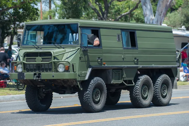 Pinzgauer 6x6, 6x6 high-mobility military utility vehicle, Support Equipment - view 2