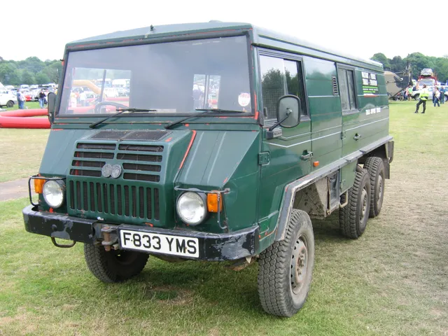 Pinzgauer 6x6, 6x6 high-mobility military utility vehicle, Support Equipment - view 1