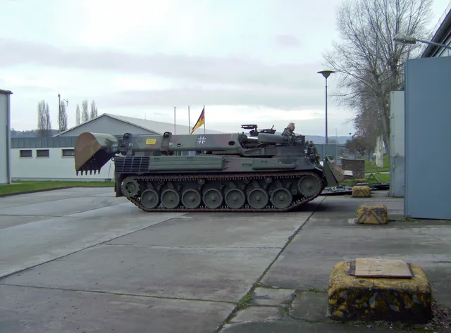 Pionierpanzer 2 Dachs, Armoured engineer vehicle, Support Equipment - view 1