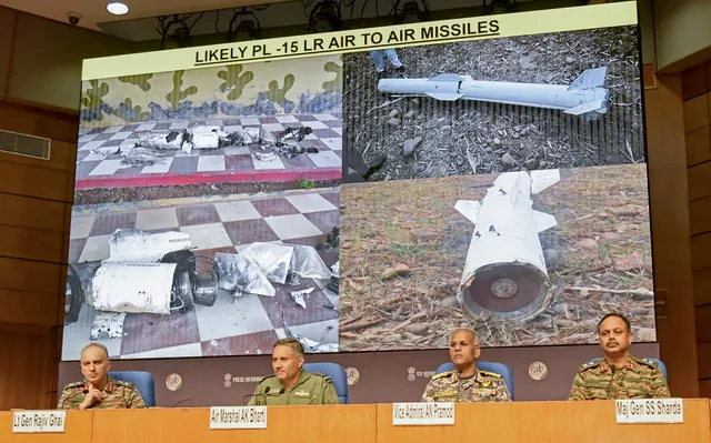 PL-15 / PL-15E, Beyond-visual-range air-to-air missile, Munitions - view 3