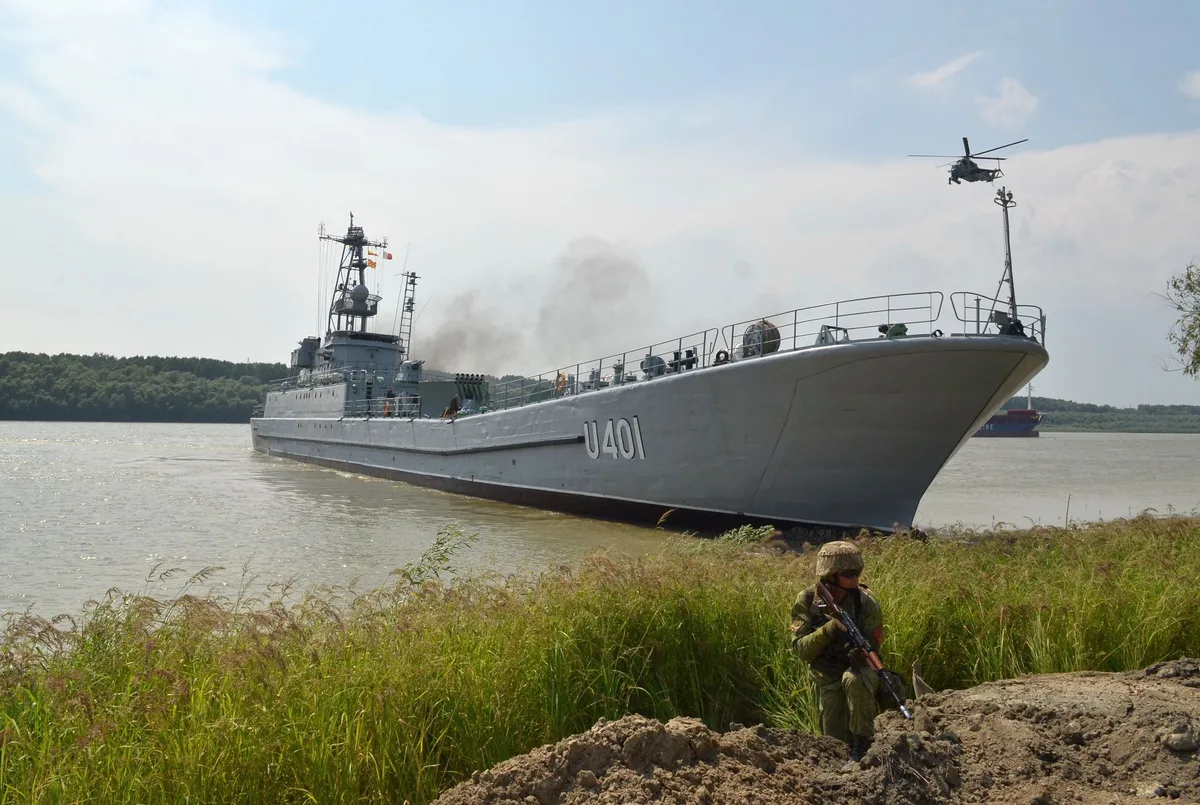 Project 773 Polnocny-C landing ship, Medium landing ship, Naval Systems