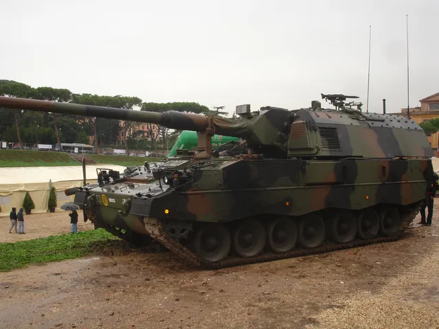 PzH 2000, 155 mm self-propelled howitzer, Artillery - view 2