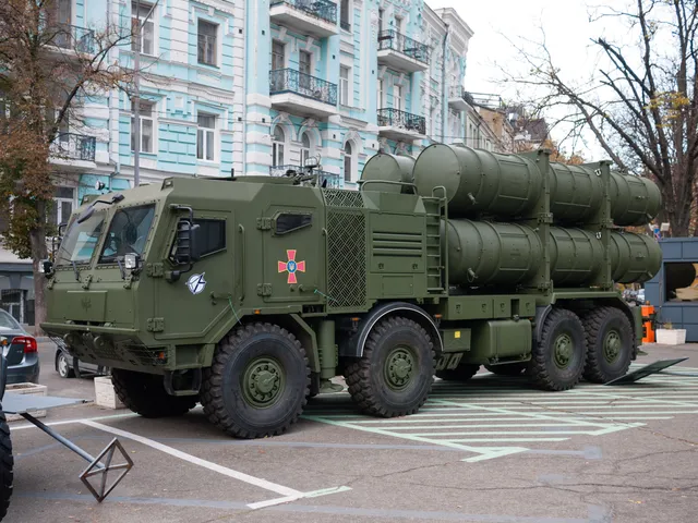 R-360 Neptune / Long Neptune, Truck-launched anti-ship and land-attack cruise missile, Artillery - view 2