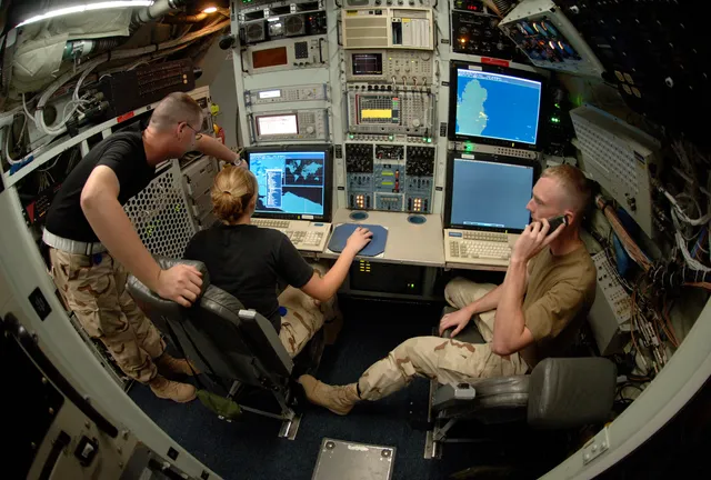 RC-135V/W Rivet Joint, Signals intelligence reconnaissance aircraft, Aircraft & UAVs - view 1