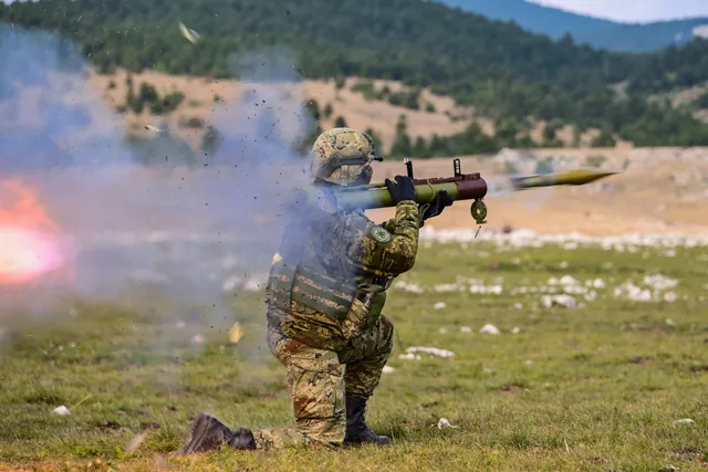 RPG-22, Disposable shoulder-fired anti-tank rocket launcher, Infantry Weapons - view 1
