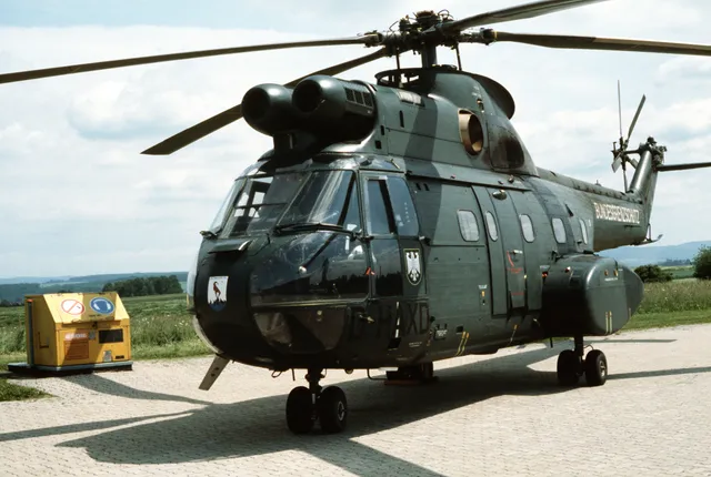 SA 330 Puma, Twin-engine medium-lift utility helicopter, Aircraft & UAVs - view 2