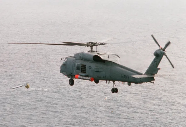 SH-60B Seahawk helicopter, LAMPS Mk III naval helicopter, Aircraft & UAVs - view 2