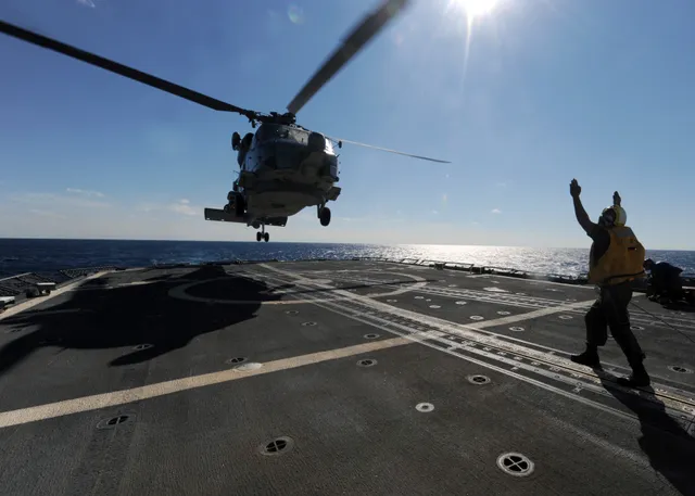 SH-60B Seahawk helicopter, LAMPS Mk III naval helicopter, Aircraft & UAVs - view 1