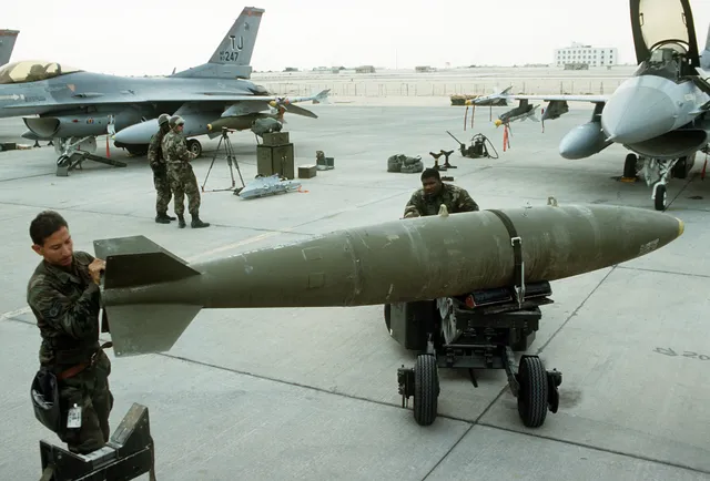 SPICE 2000/Mk 84 guided-bomb configuration, Air-delivered precision-guided bomb, Munitions - view 2