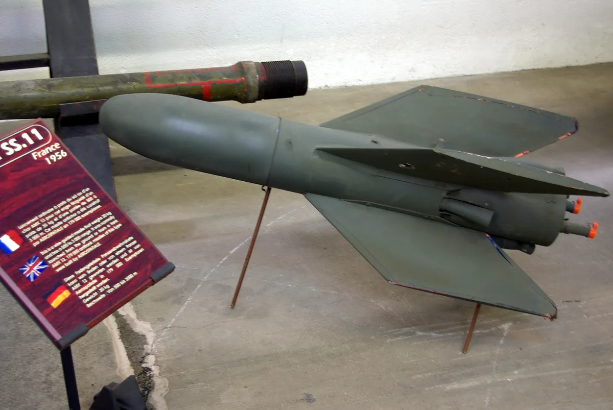 SS.11 anti-tank missile, Wire-guided anti-tank missile, Munitions